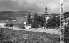historické foto kaple (vlevo od kostela)