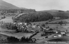 historické foto kaple (zcela vpravo)