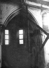 bourání kaple - interiér
