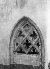 bourání kaple - detail okna
