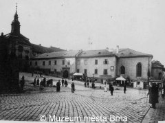 husarská kasárna a královská kaple na Dominikánském náměstí