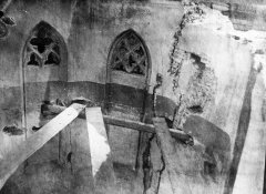 bourání kaple - interiér