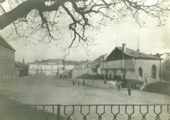 pohled na kapli po zbourání vedlejšího objektu