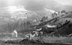 historické foto kaple (vlevo dole)