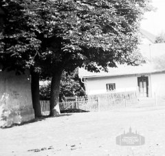 historické foto kaple (vlevo)
