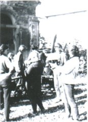 historické foto původní kaple (vlevo)