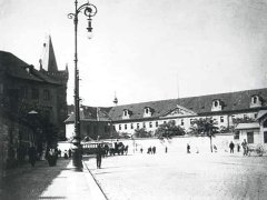 historické foto kostela (před Prašnou bránou)