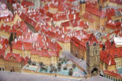 kostel na tzv. Langweilově modelu Prahy (vpravo od Prašné brány)