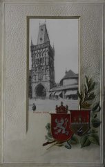 historické foto kostela (vpravo od Prašné brány)