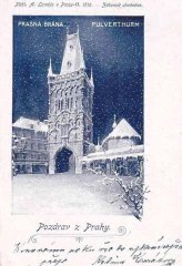 foto kostela (vpravo od Prašné brány)