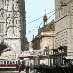 historické foto začínající demolice kostela (vpravo od Prašné brány) - detail