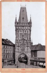 kostel na dobové pohlednici