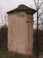 pohled zezadu zleva