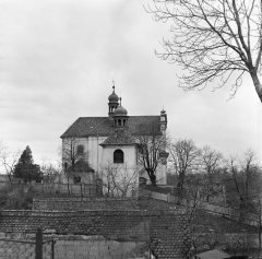 starší foto kostela a zvonice