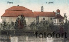 starší foto kostela a zvonice