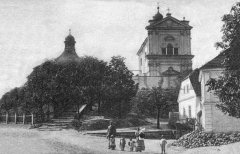 starší foto kostela a zvonice