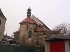 pohled zezadu zleva