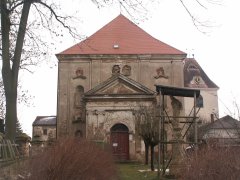 průčelí kostela