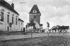 dobová pohlednice vsi s kostelem - výřez