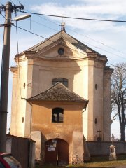 průčelí kostela
