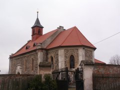 pohled zezadu zprava - opravený presbytář