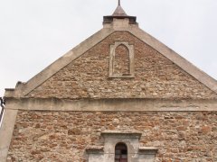 horní část průčelí