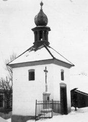 historické foto původní kaple s křížem