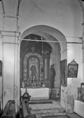 historické foto interiéru kostela (boční oltář)