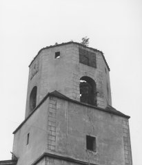 věž kostela po požáru