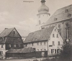 pohled ke kostelu