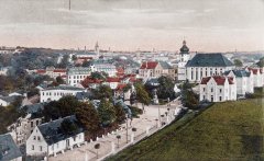 dobová pohlednice města s kostelem
