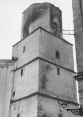 věž kostela po požáru