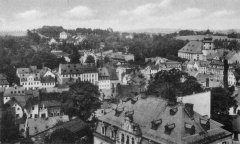 dobová pohlednice města s kostelem