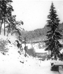 pohled ke kostelu