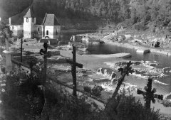 kostel s již odstraněnou střechou lodi