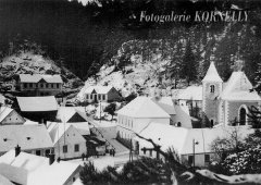 celkový pohled na starý Bítov s kostelem