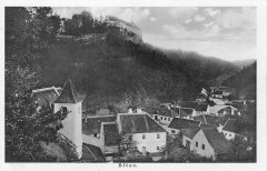 dobová pohlednice původní vsi s kostelem