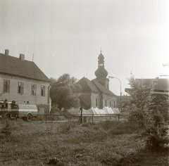 kostel bezprostředně před odstřelem