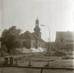 kostel bezprostředně před odstřelem