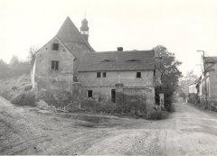 historické foto kostela (za domem)