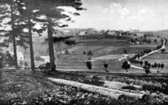 historické foto vsi s kaplí (vpravo nahoře)