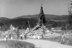 trosky kostela po odstřelu