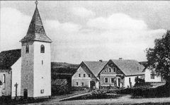 náves s kostelem