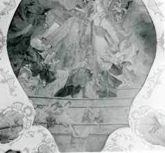 historické foto interiéru kostela - malba na klenbě