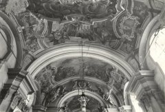 historické foto interiéru kostela - klenba nad lodí