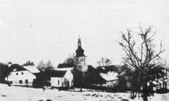 historické foto kostela (v pozadí)
