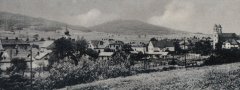 výřez snímku s kaplí z předchozí pohlednice (kaple vlevo)
