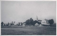 historické foto vsi s kostelem