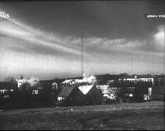 historické foto bombardování kostela (vlevo)