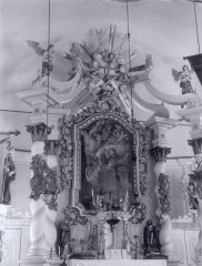 historické foto interiéru kostela (hlavní oltář)